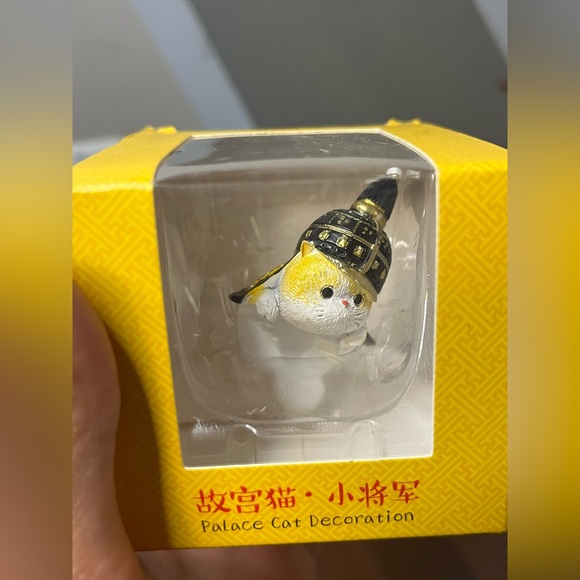 Chinese Palace Cat Decorations. - Picture 4 of 6